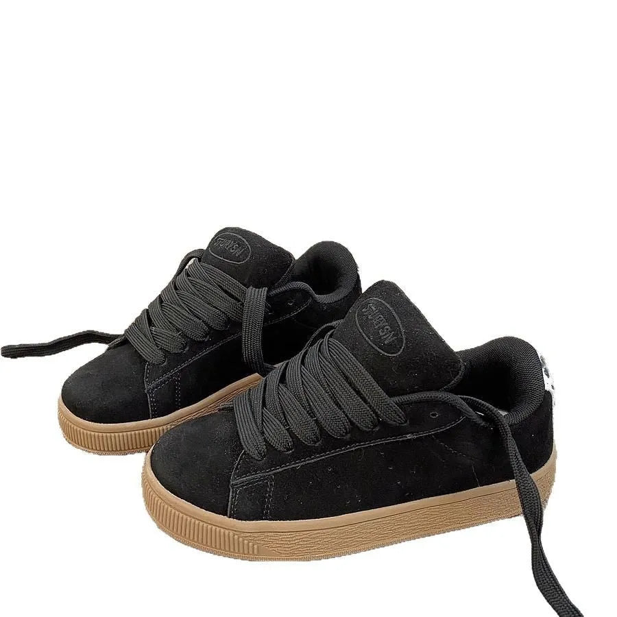 Retro black low-top sneakers with round toe, waterproof platform, and injection-moulded rubber sole