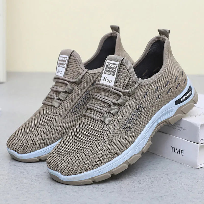 Casual sneakers with low-top design and round toe in various colours for men and women