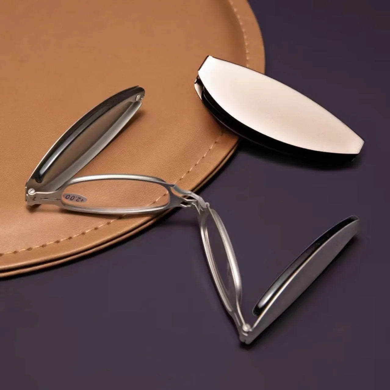 Folding pocket presbyopic glasses for men with metal frame in black or silver colour options