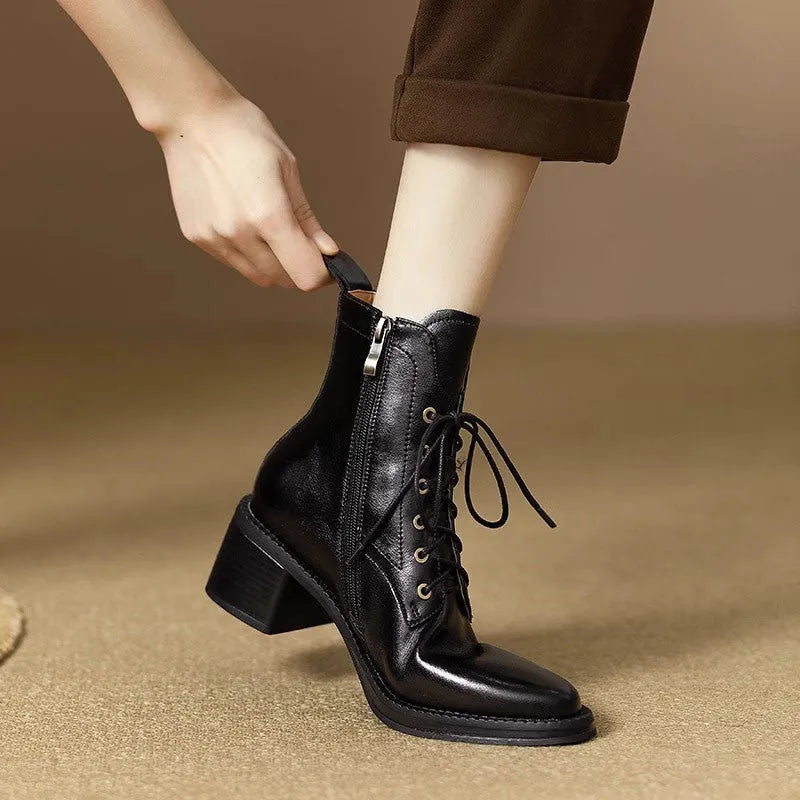 Women's black ankle boots with pointed toe and 13cm shaft