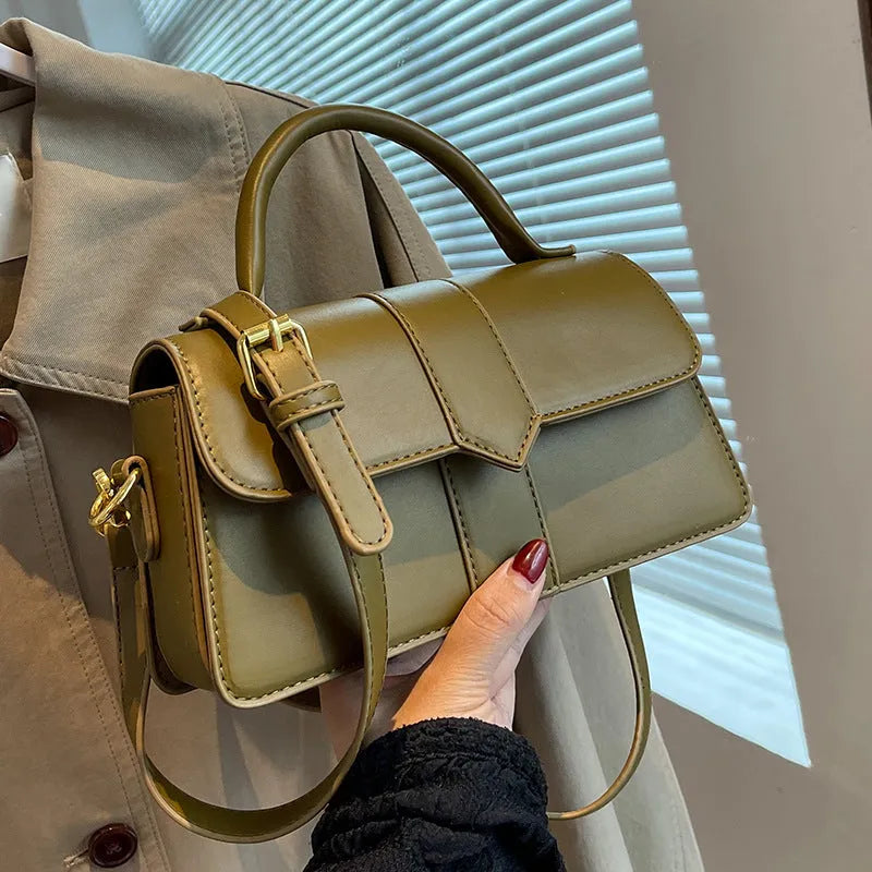 Women's horizontal square messenger bag in polyurethane leather with file compartment interior