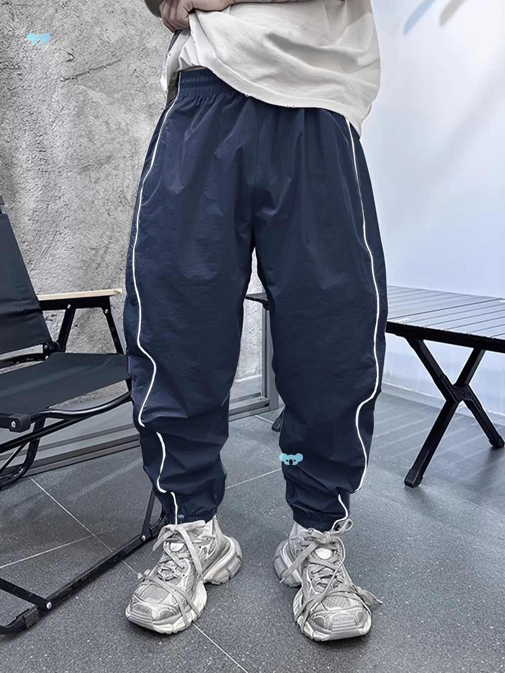 Men's loose fit casual trousers in cropped length with elastic bamboo fibre material