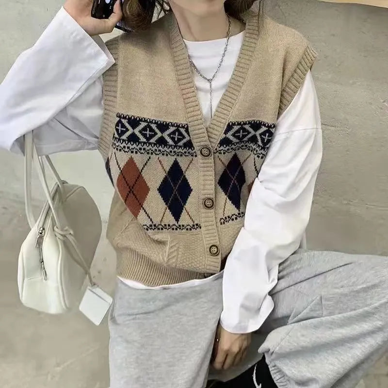 Diamond plaid pattern sleeveless cardigan top in loose fit free size