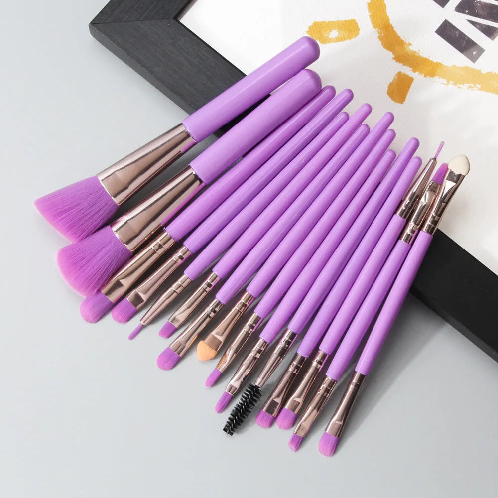 18-piece makeup brush set with fan brushes arranged on a table.