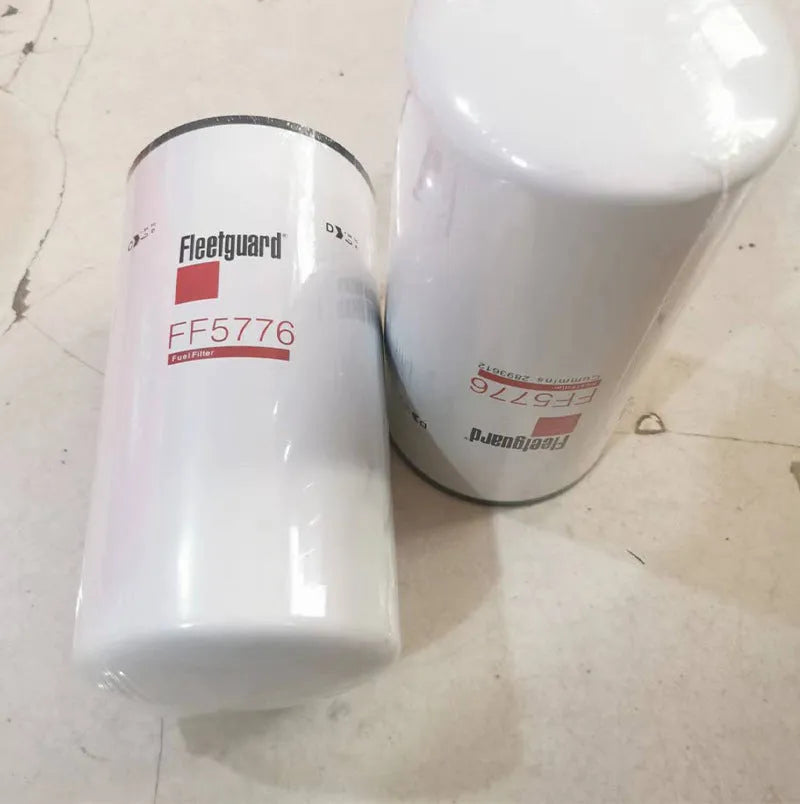 Glass fibre folding oil filter element with 32mm inlet and outlet connections.