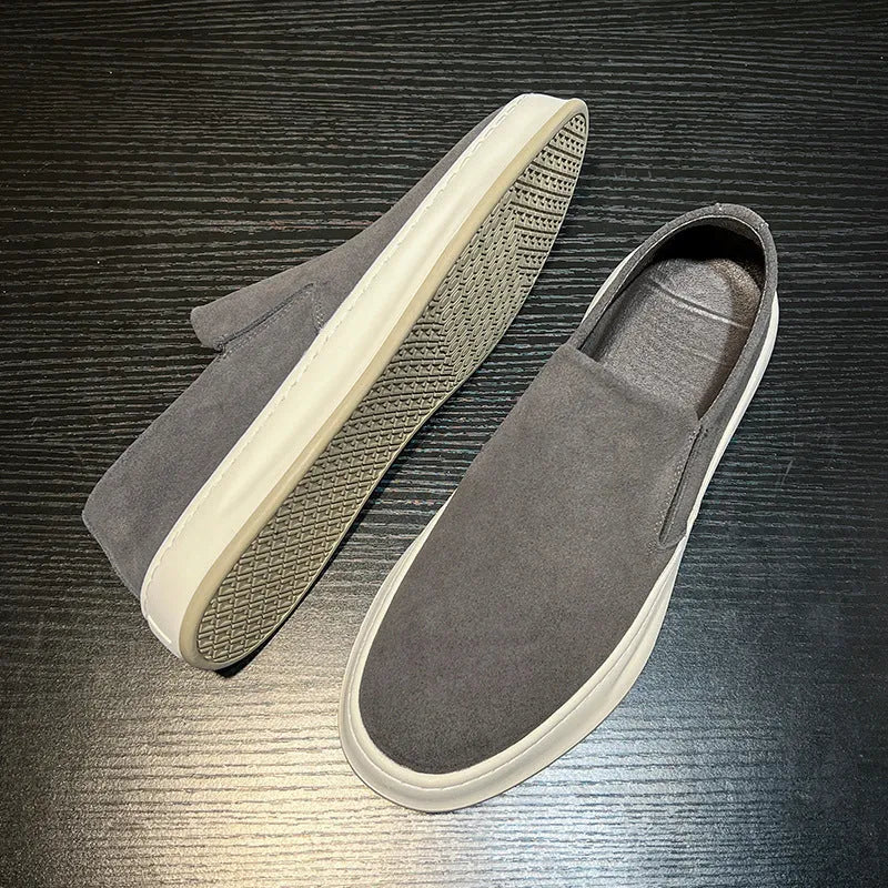 Men's casual PU leather shoes in grey colour with round toe and mid heel