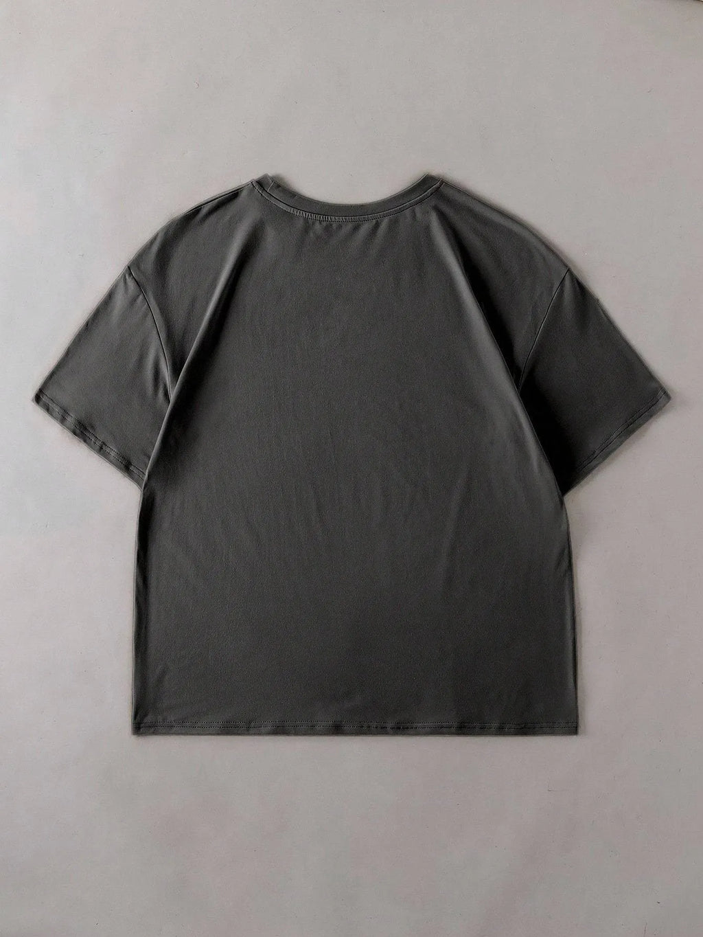 Straight-cut cotton summer t-shirt in loose fit with round neck and short sleeves