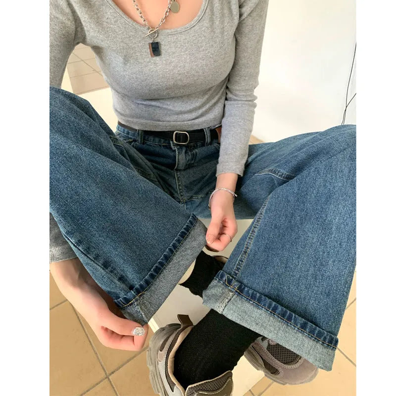 Women's high-waisted straight leg jeans in retro blue denim, shown in cropped and full-length styles.