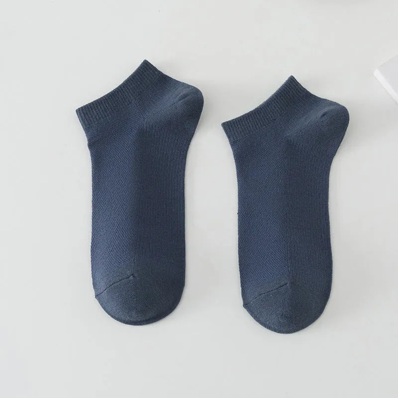 Solid colour low-cut polyester boat socks in six colour options with breathable fabric