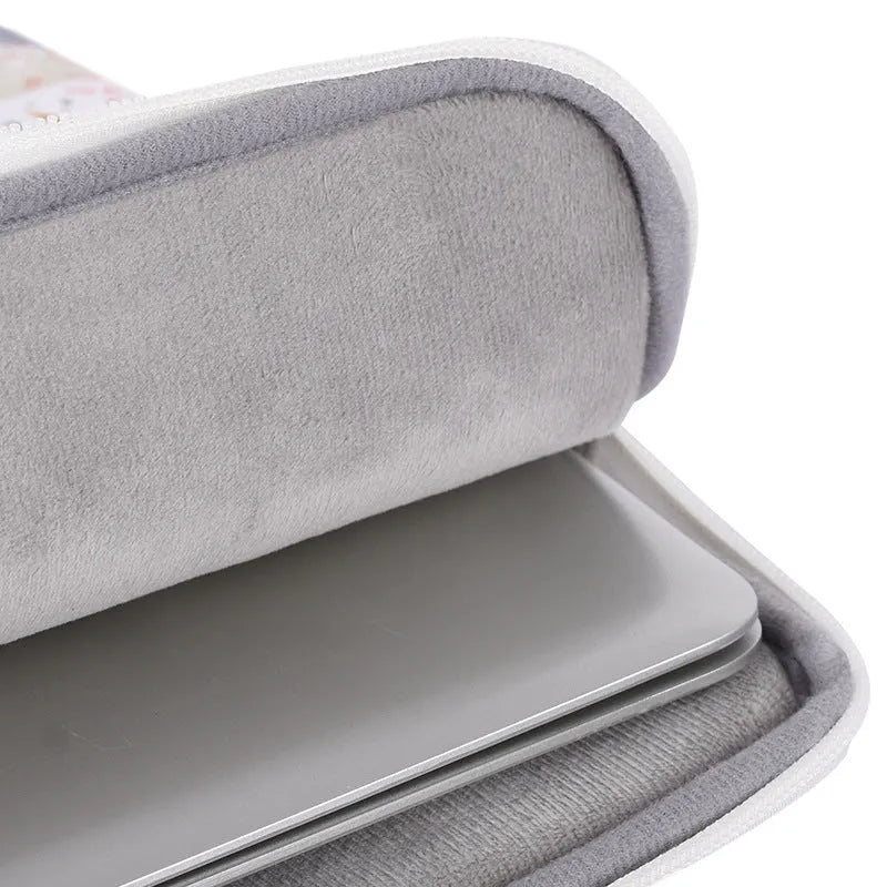 White waterproof laptop inner bag sleeve for 14-inch computers made from PU leather.