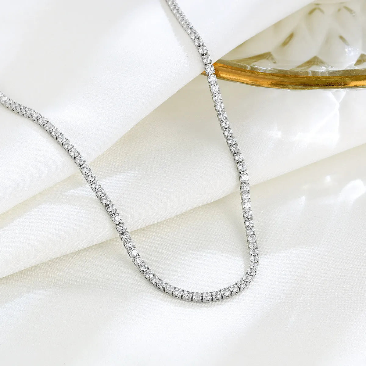 Women's sterling silver necklace with round elements and diamond treatment