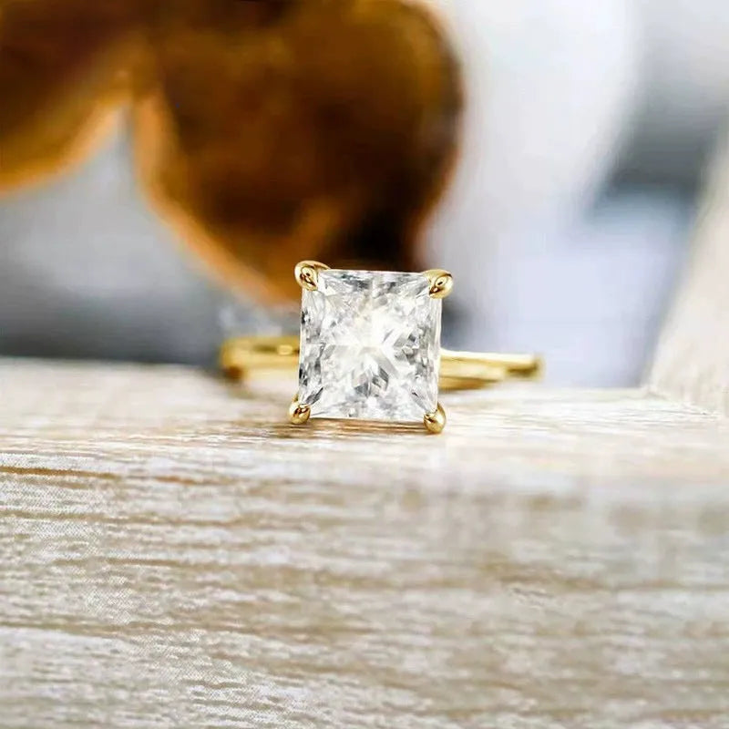 A simple geometric women's ring in polished 925 silver with a round zirconium crystal, shown in silver, gold, and rose gold colour options.