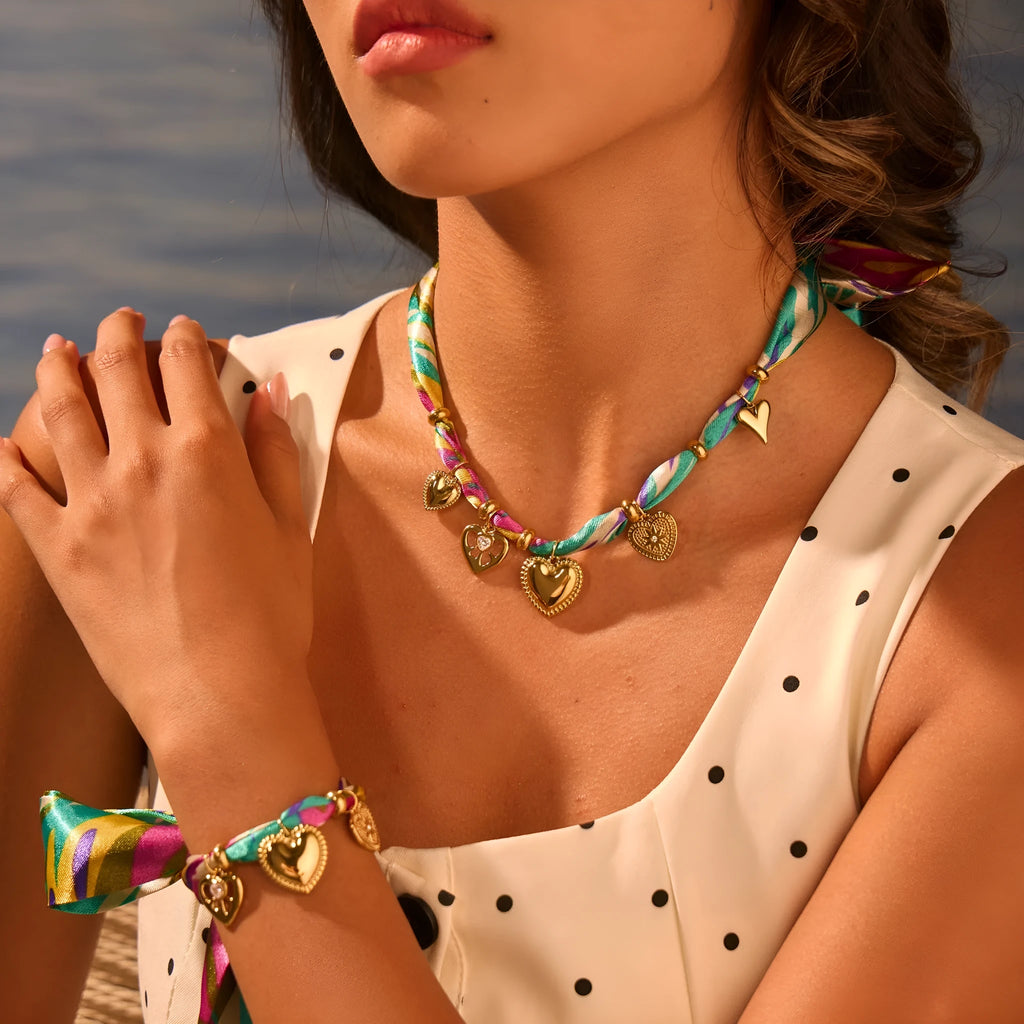 Women's stainless steel jewellery set with geometric pendant and gold plating