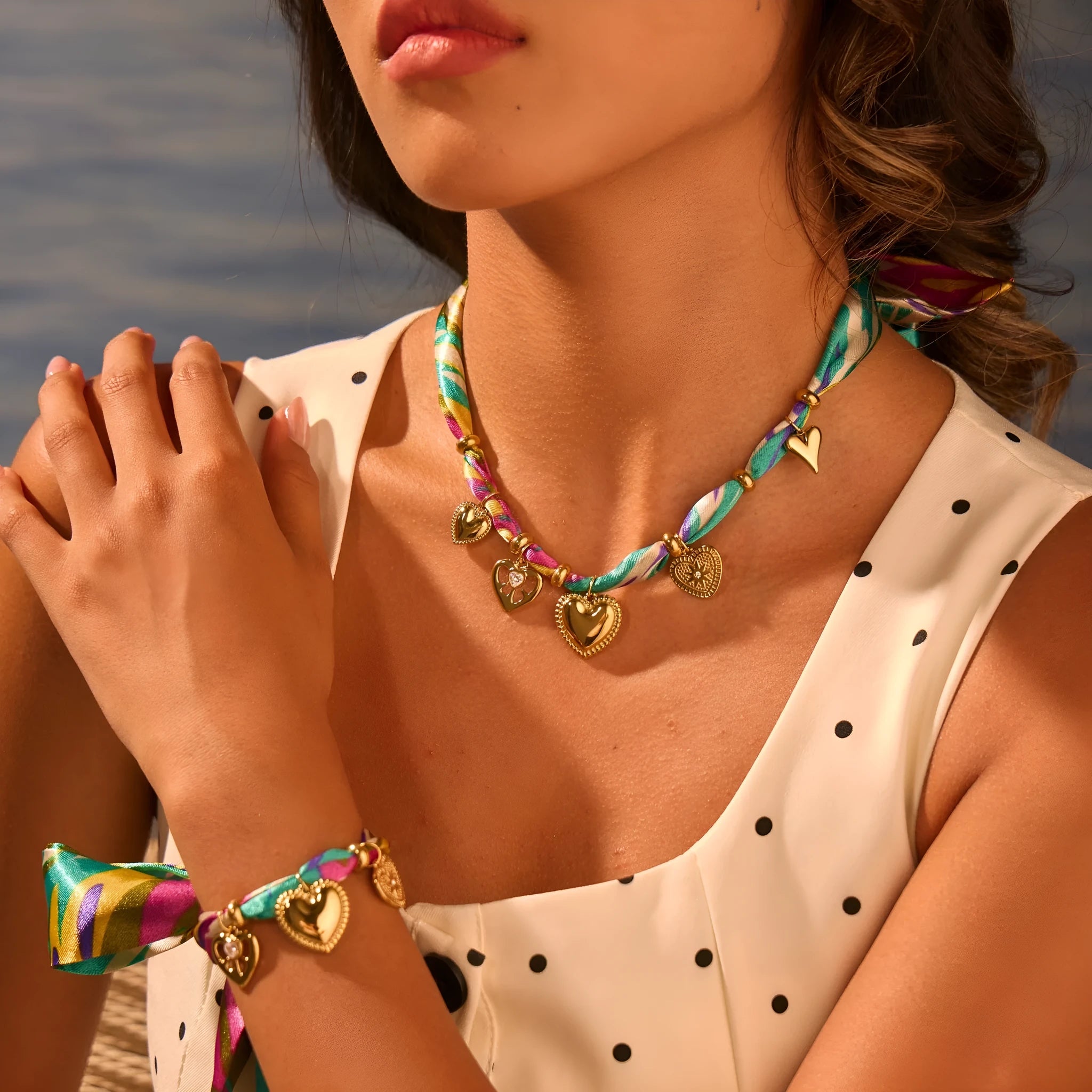 Women's stainless steel jewellery set with geometric pendant and gold plating