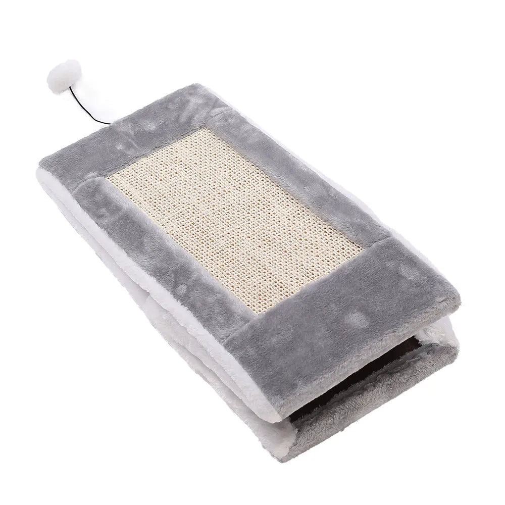 Triangle-shaped cat bed with sisal scratching corners in grey and white colour combination