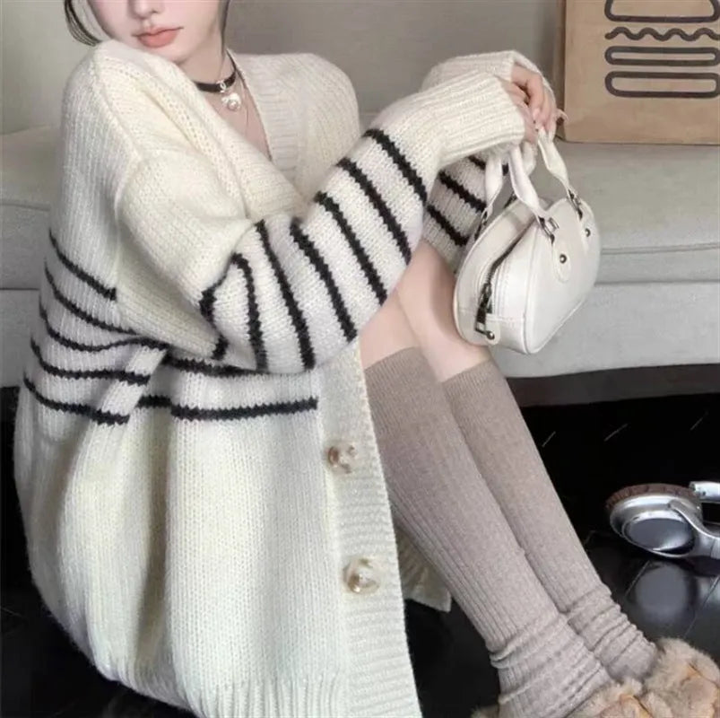 Polyester cardigan with 3D pattern and button collar in pictured colour