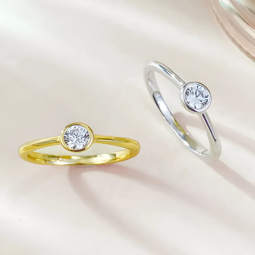 Minimalist women's silver ring with crown shape and line engraving in electroplated gold or platinum finish