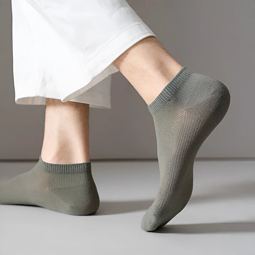 Solid colour low-cut polyester boat socks in six colour options with breathable fabric