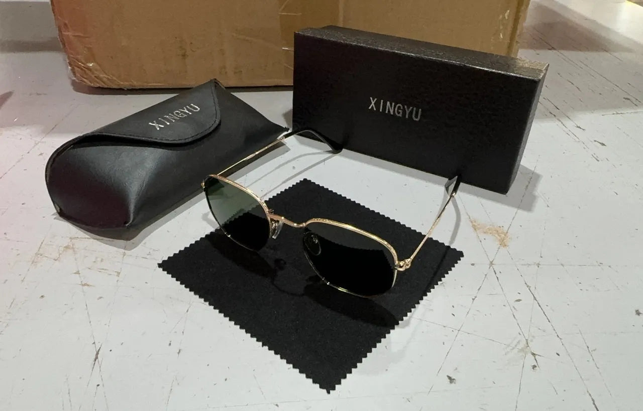 Classic round retro sunglasses for men, model A145124, on display.