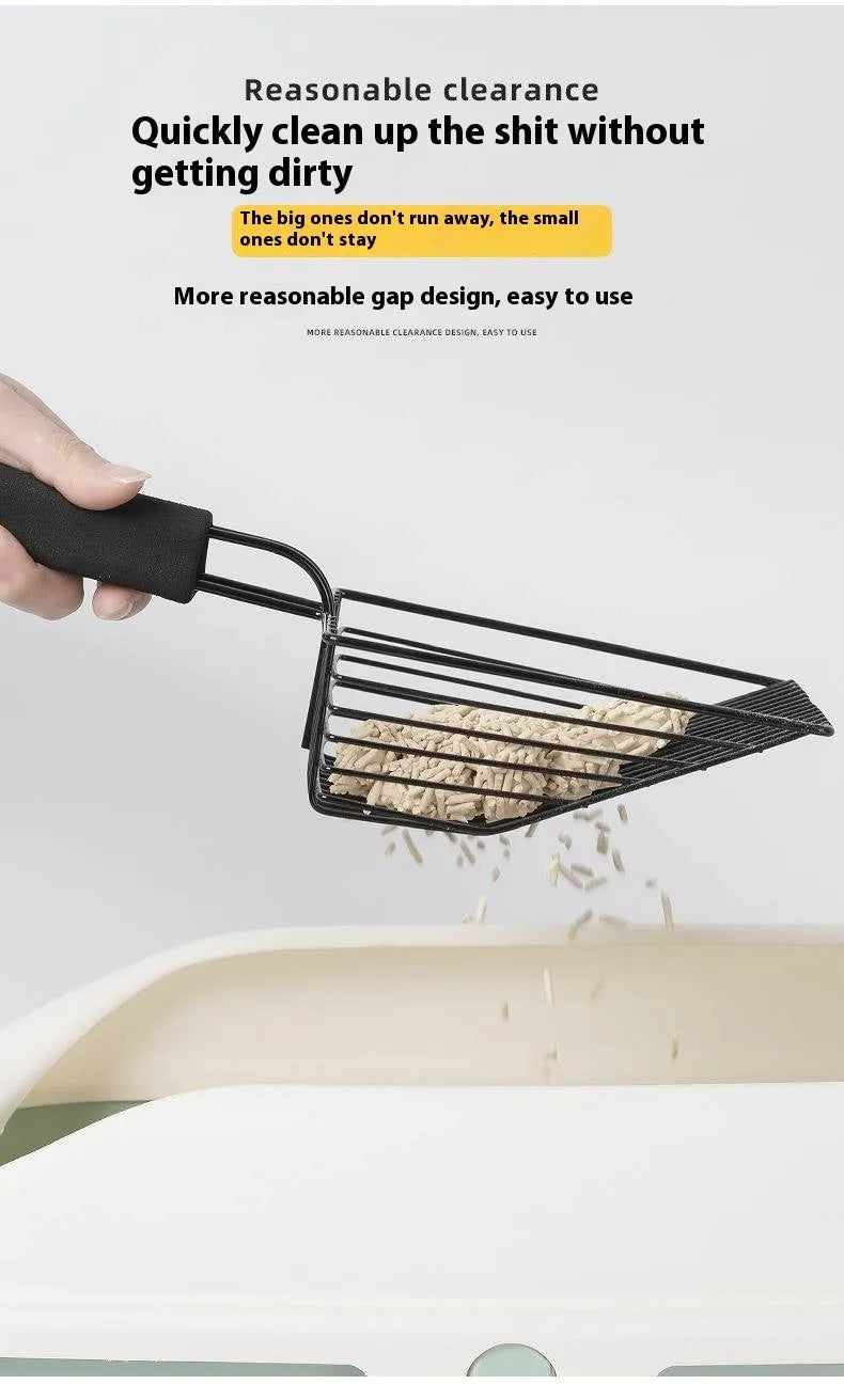 Black metal cat litter scoop with 0.8cm gap between tines for waste removal