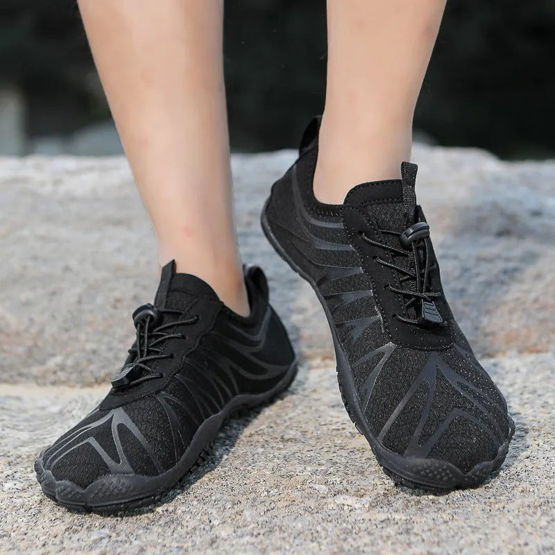 Casual low-top sports shoe with lace-up front in multiple colour options.