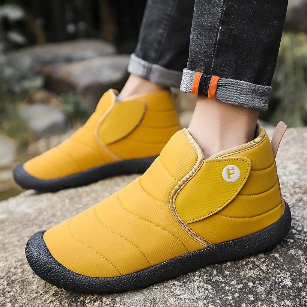 Men's waterproof snow boots in black, blue, green or yellow with a cotton upper and non-slip rubber sole