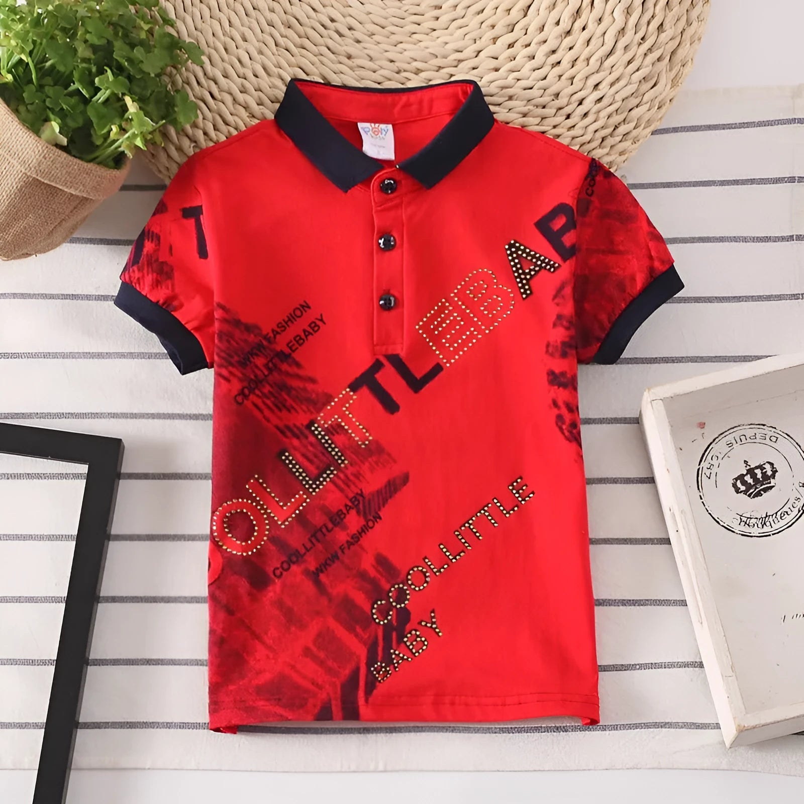 Solid colour short-sleeve cotton T-shirt for children with a lapel collar.