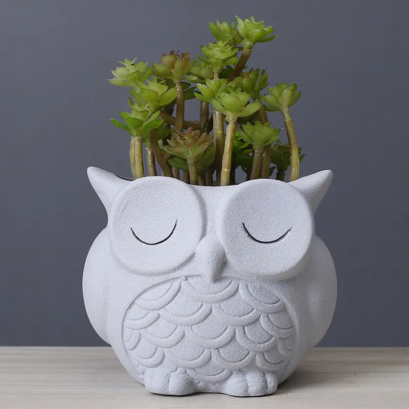 Handmade frosted ceramic owl pot for succulents in light pink, dimensions 11x9x9 cm.