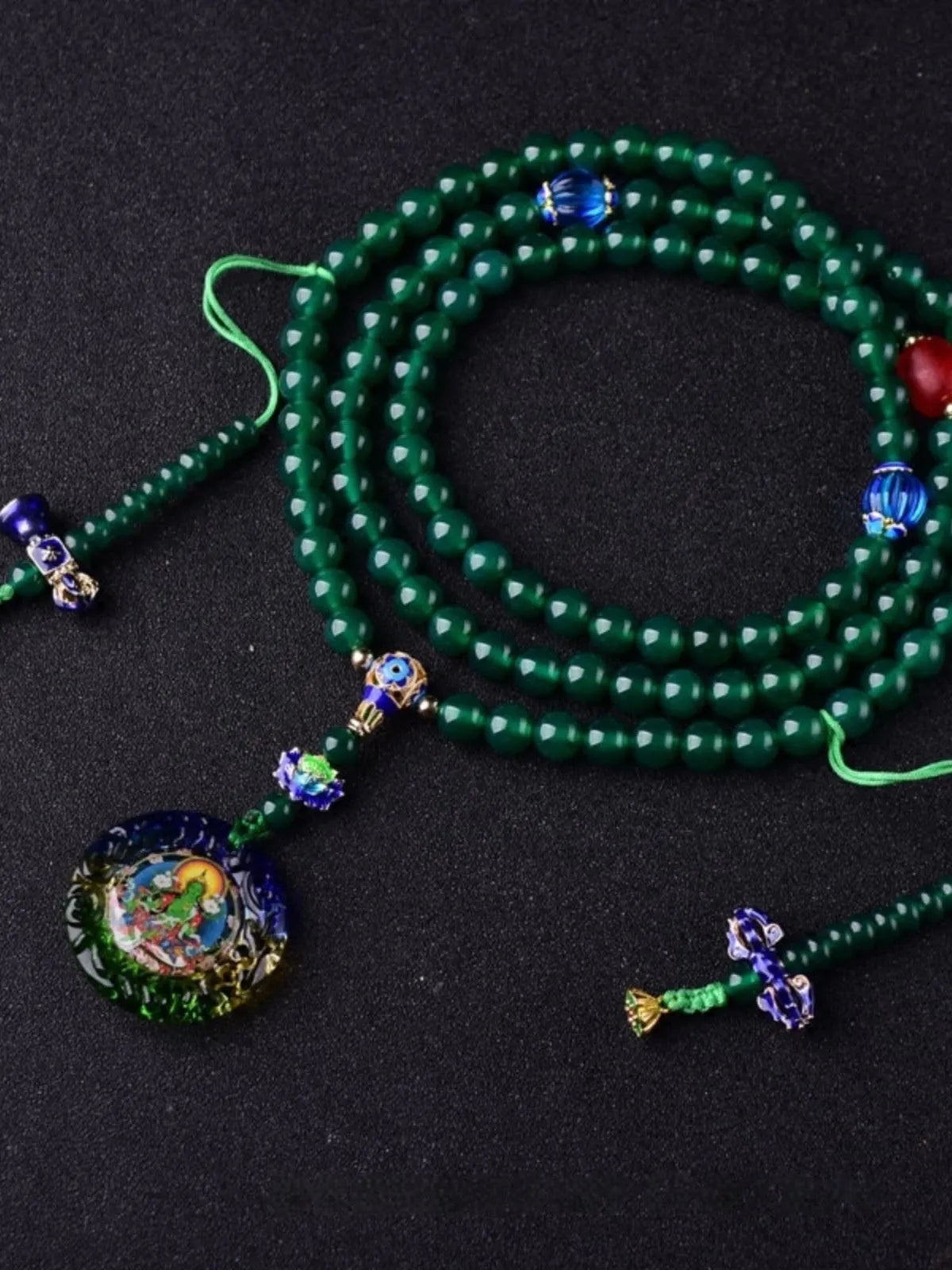 Natural green agate Buddhist bracelet with Thangka pendant and 108 beads for meditation