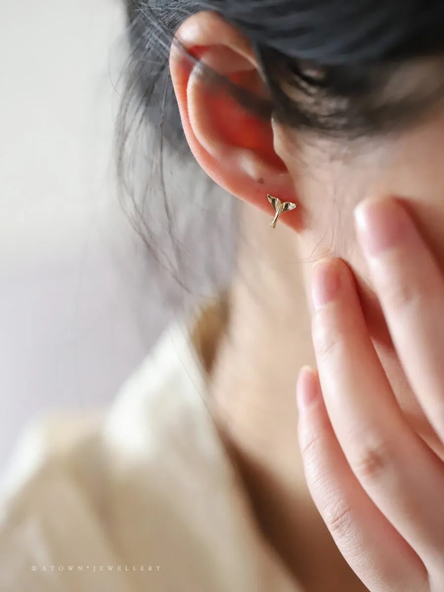 S925 sterling silver fishtail design earrings with gold colour plating and 8mm inner diameter