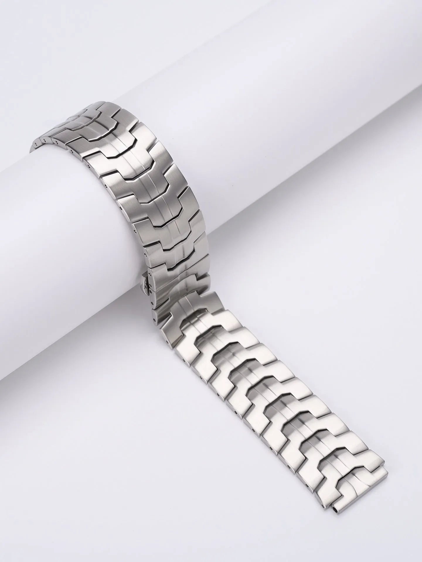 Stainless steel Samsung smartwatch replacement band in multiple metallic colours with universal 20mm and 22mm sizing