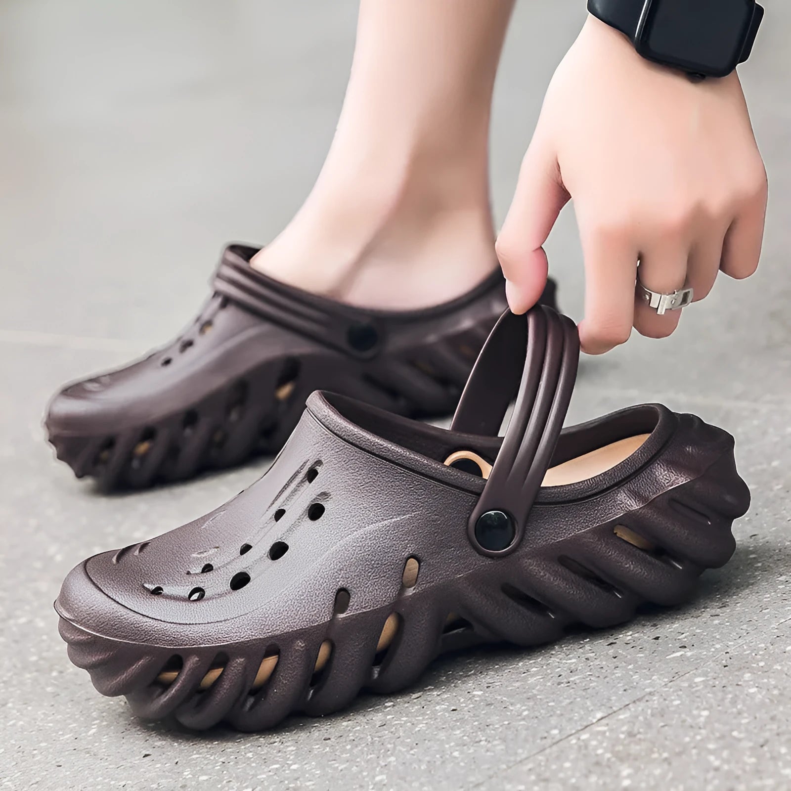Men's beige ventilated EVA slipper sandals with round toe and non-slip sole pattern