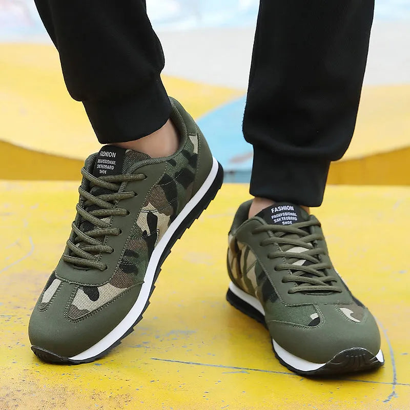 Camouflage pattern sports running shoes with suede upper and low-top design
