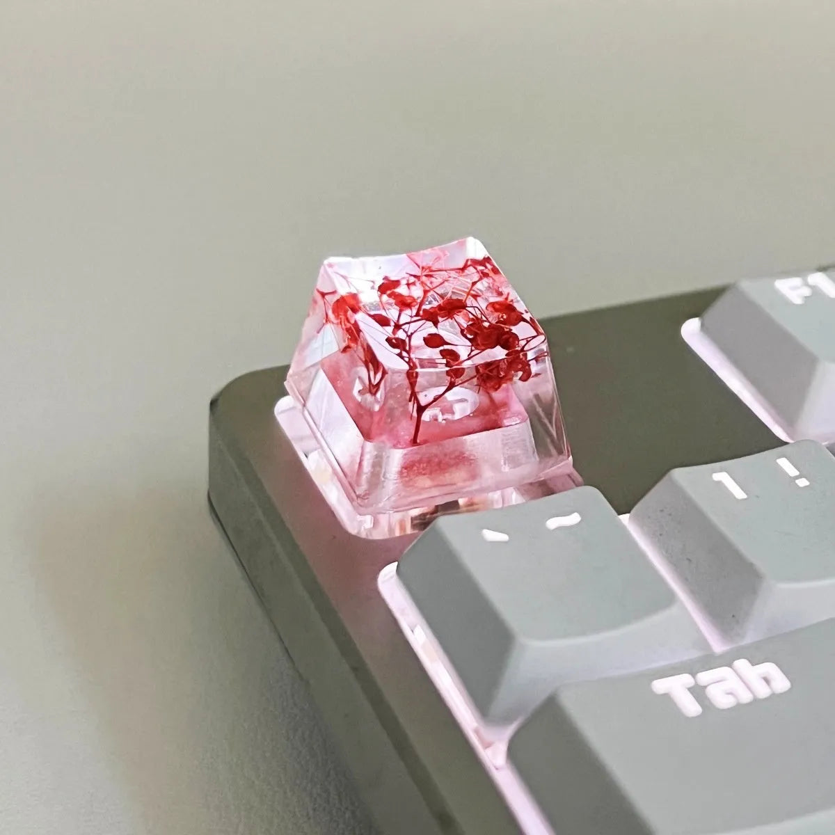Green high-transparency resin keycap with starry sky design for mechanical keyboards