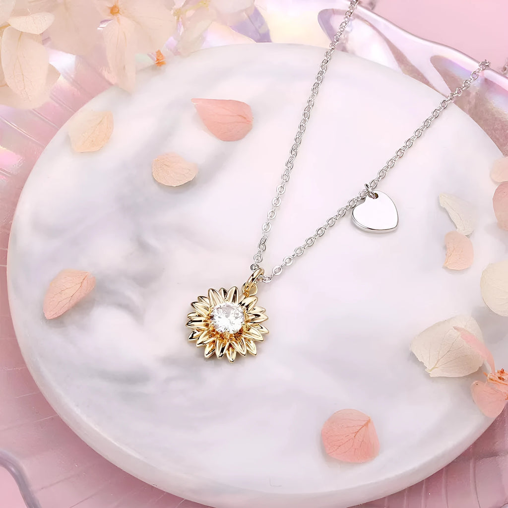 Women's sunflower necklace in 925 silver with geometric daisy pendant on adjustable chain