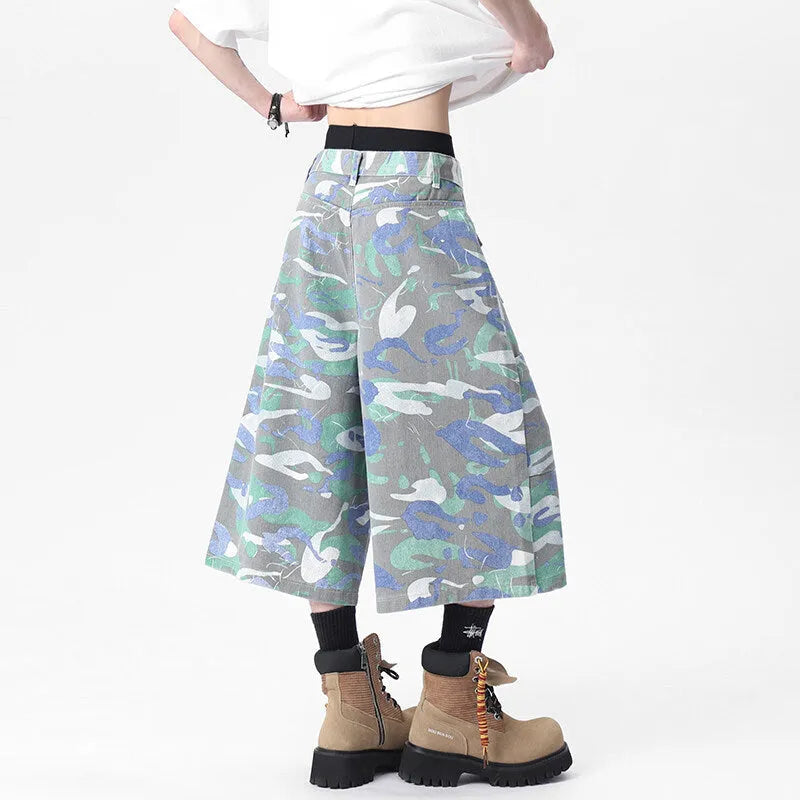 Men's camouflage cropped denim trousers with straight leg and utility pockets