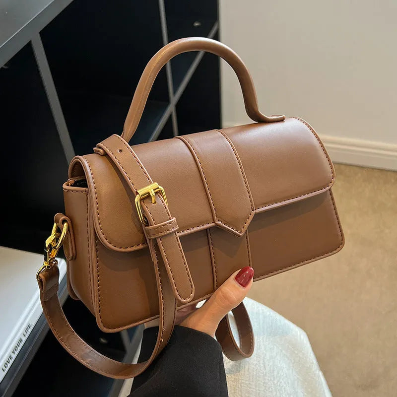 Women's horizontal square messenger bag in polyurethane leather with file compartment interior