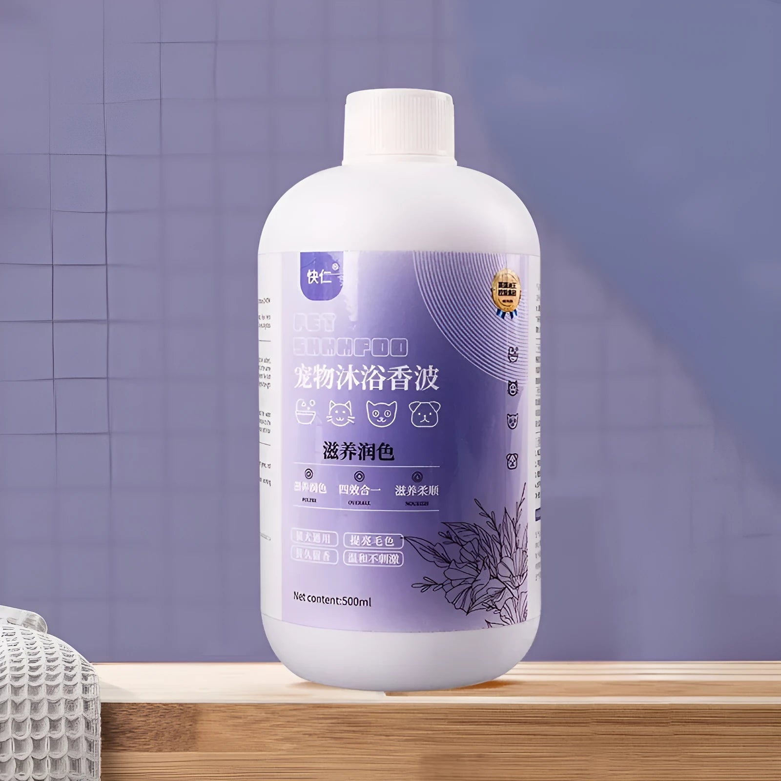 500ml bottle of antibacterial anti-mite pet shower gel with deodorising and anti-itching formula
