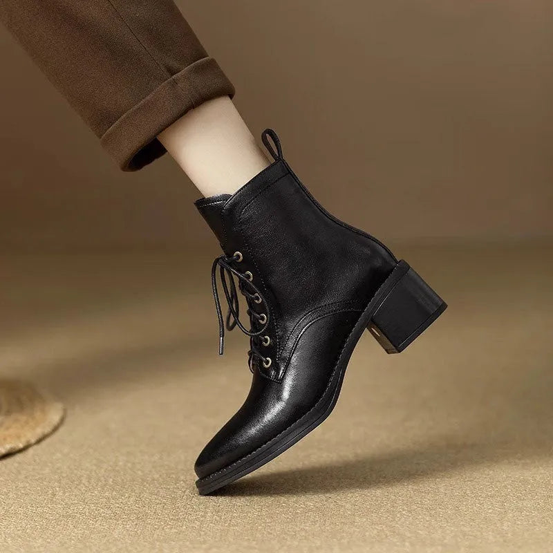 Women's black ankle boots with pointed toe and 13cm shaft