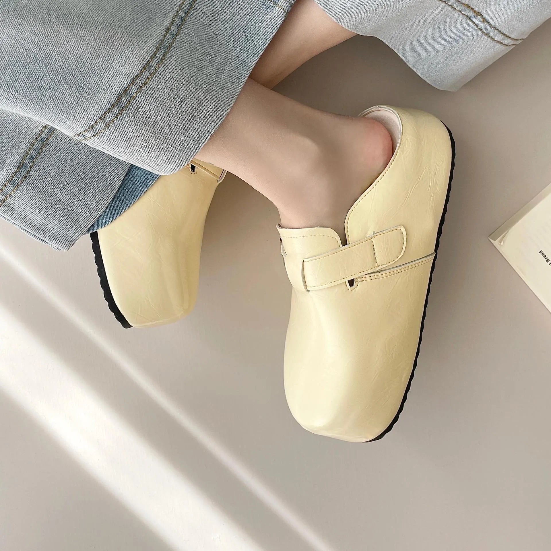 Flat buckle casual sneakers in yellow, round toe, PU upper, on a white background.