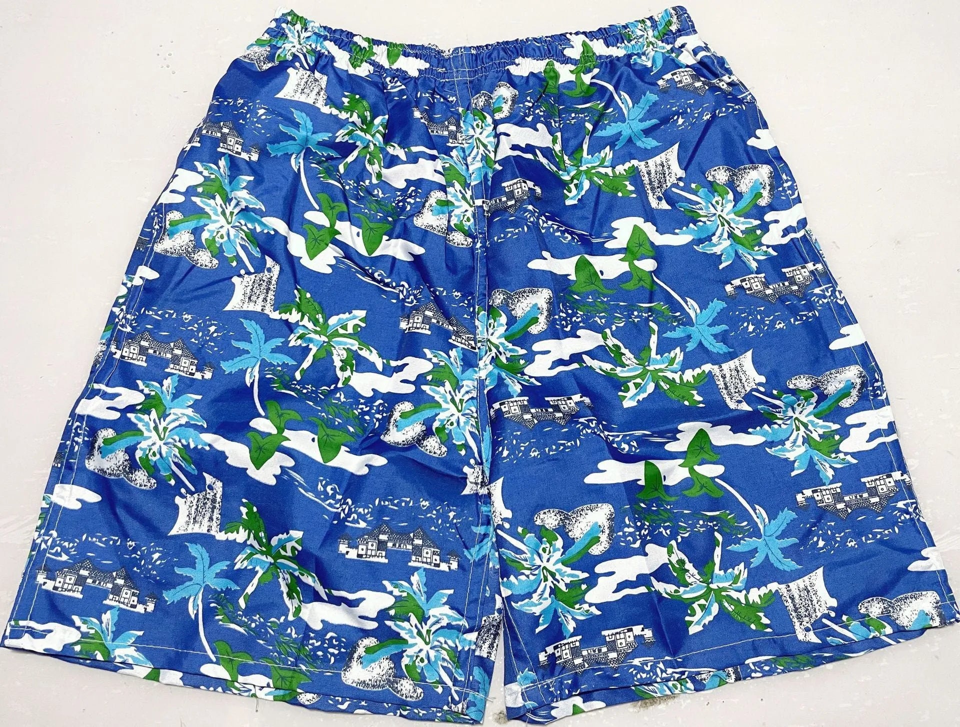 Men's casual floral print five-point swimming trunks made from polyester fabric.