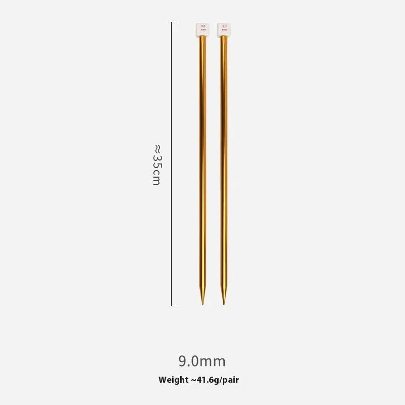 Set of aluminium crochet hooks in 14 sizes from 2.0mm to 10.0mm with protective end caps