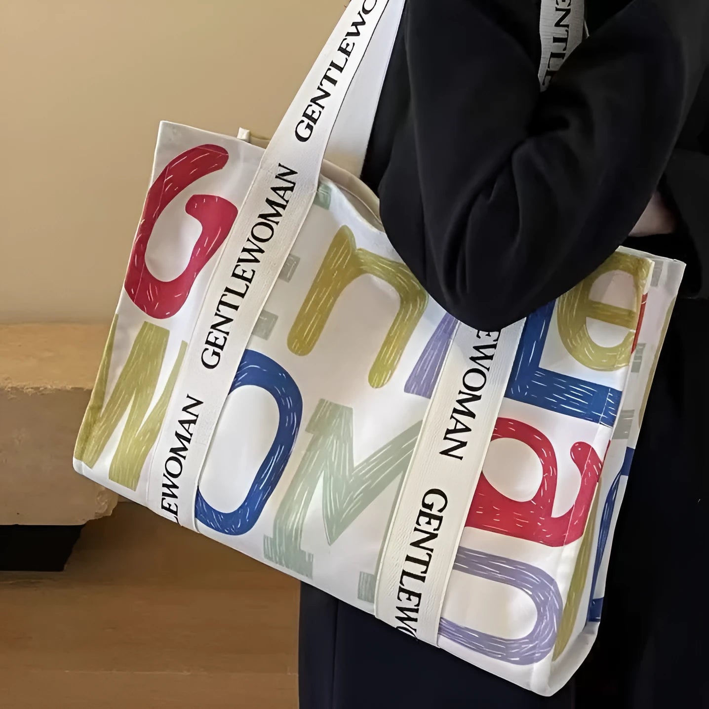 Canvas women's tote bag with printing detail in large capacity design