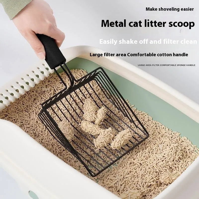 Black metal cat litter scoop with 0.8cm gap between tines for waste removal