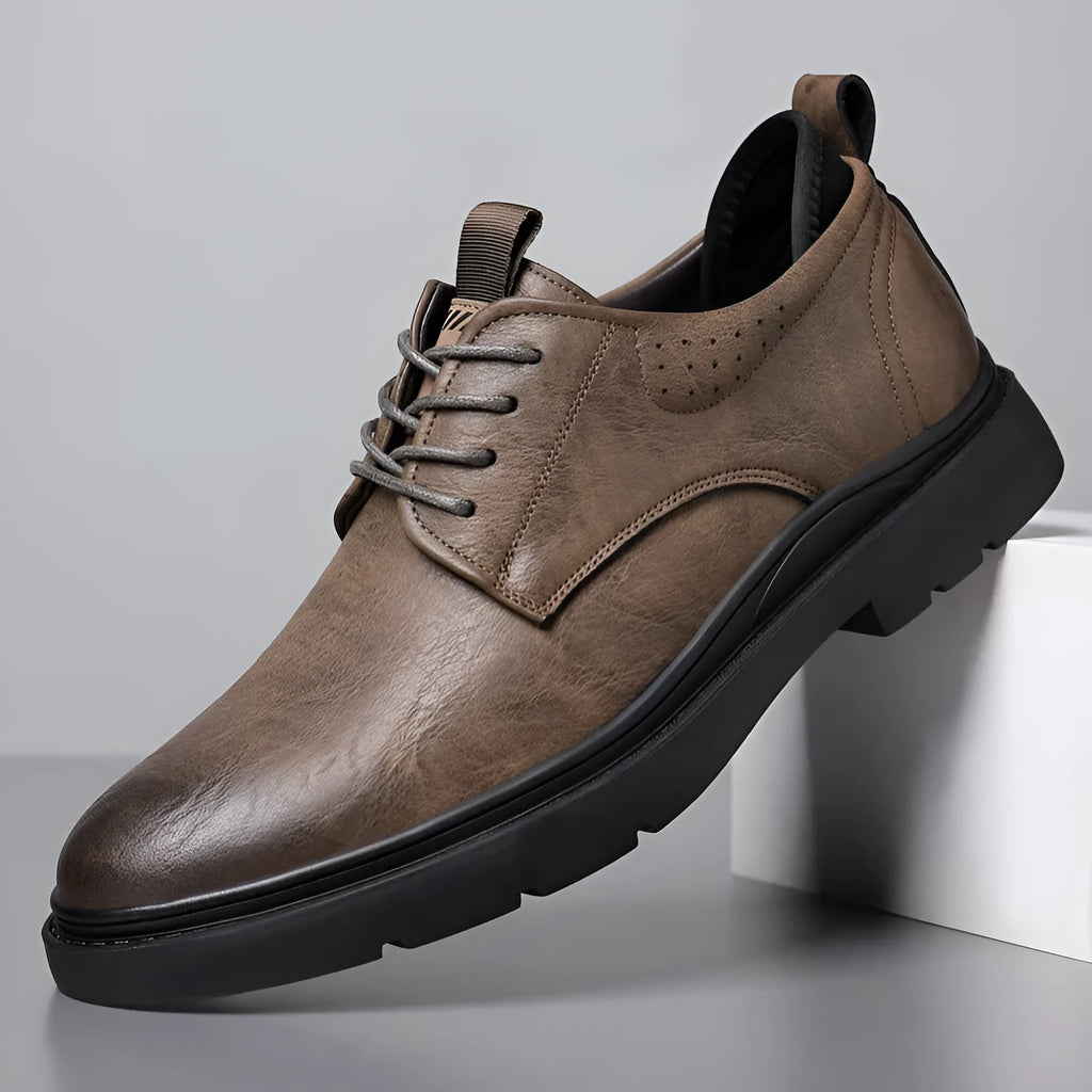 Men's black leather shoes with sewing line details and rubber sole