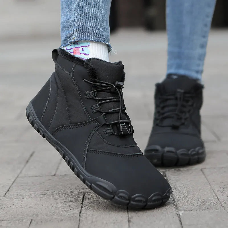 Waterproof fleece-lined snow boots with non-slip rubber soles in black colour