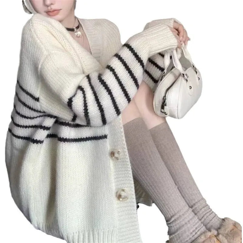 Polyester cardigan with 3D pattern and button collar in pictured colour
