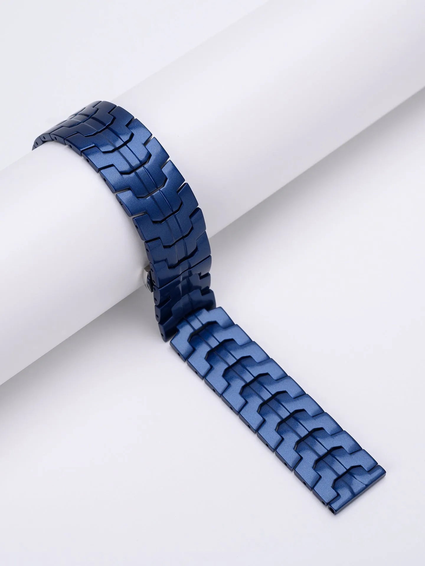 Stainless steel Samsung smartwatch replacement band in multiple metallic colours with universal 20mm and 22mm sizing