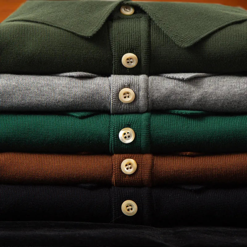 Men's solid-colour retro knitted cotton short-sleeved T-shirt in slim fit on a hanger.