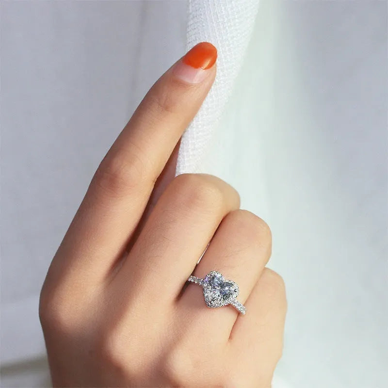 Heart-shaped alloy ring with gold-plated inlaid artificial gemstone in sizes No.5 to No.11 for women